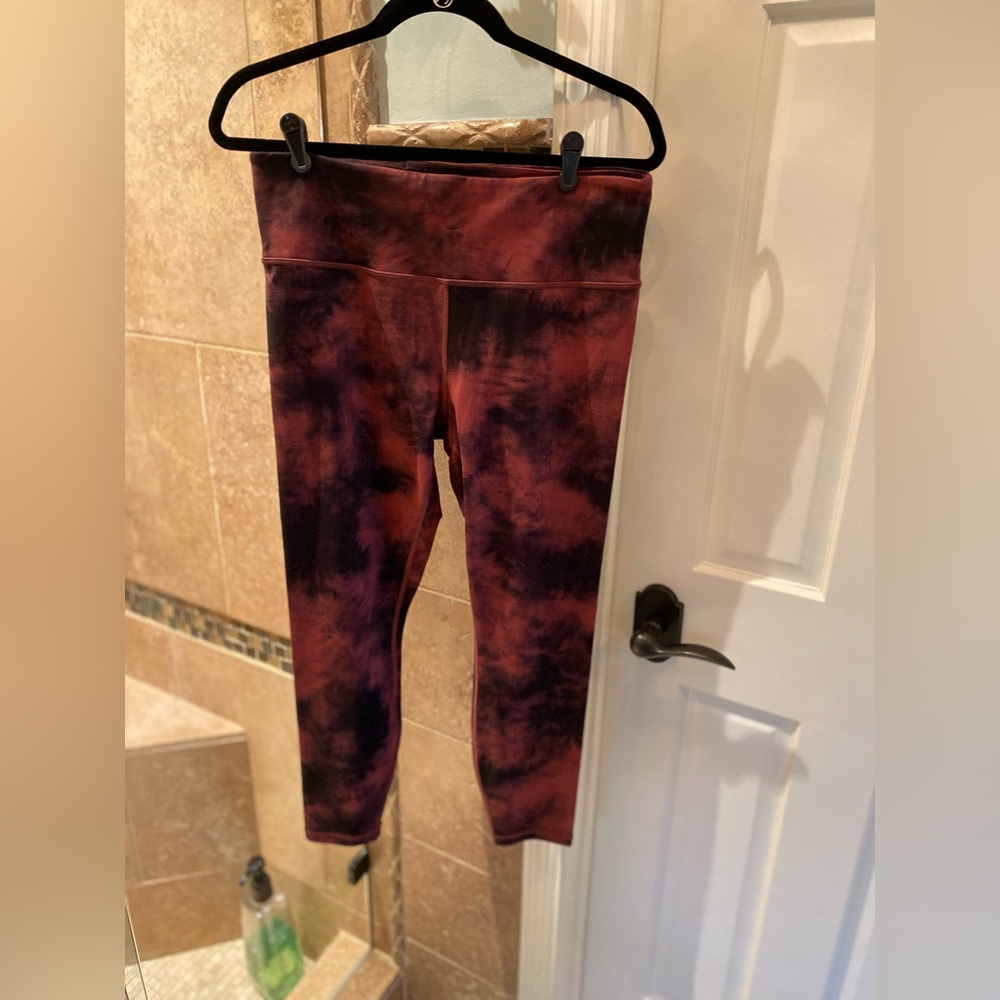 Athleta Ice Dye 7/8 Tight. Gently worn. Size L.